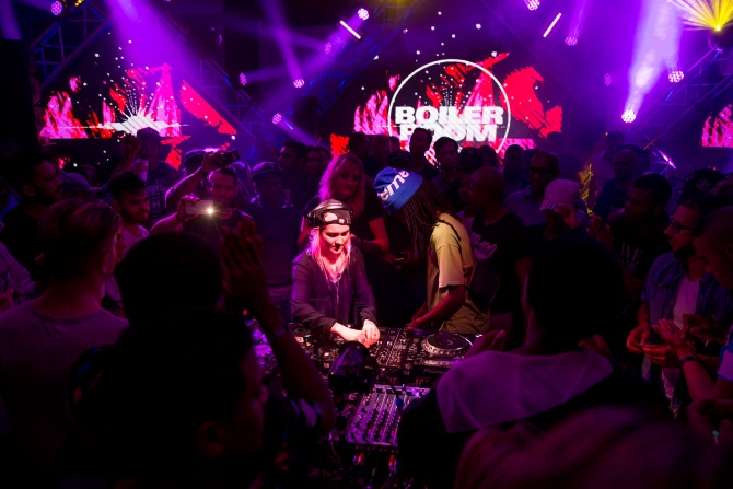 Photo of set Maya Jane Coles.