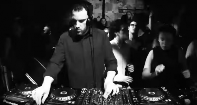 Photo of set Shifted.