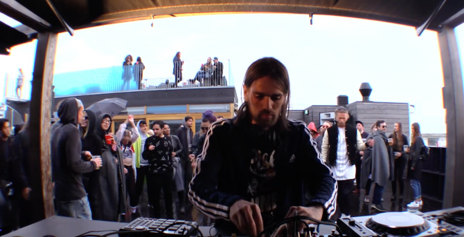 Photo of set Orang Volante.