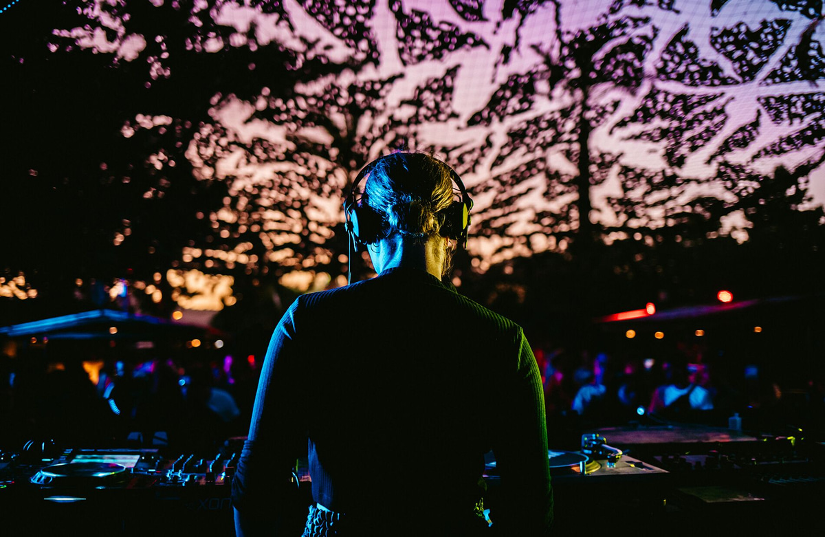 Photo of set Smokey.