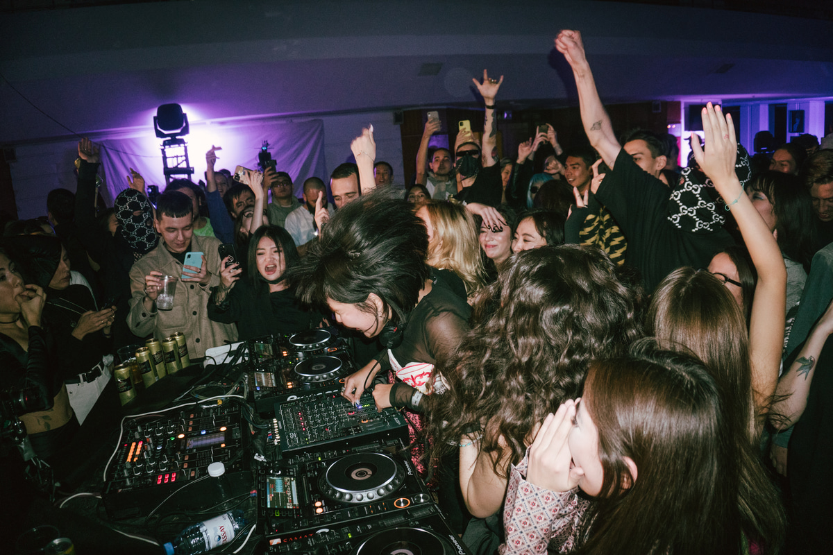 Photo of set Nazira.