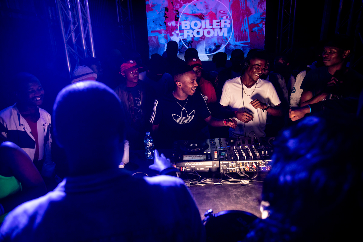 Photo of set Abashana Bojandini.