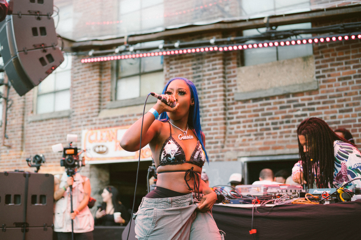 Photo of set Connie Diiamond.