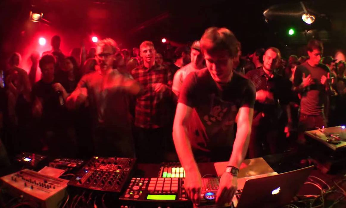 Photo of set Cuthead.