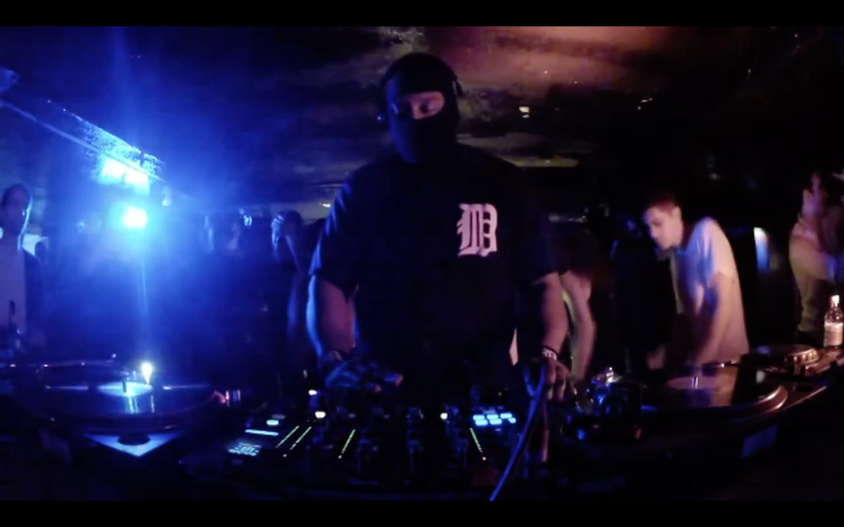 Photo of set DJ Stingray.