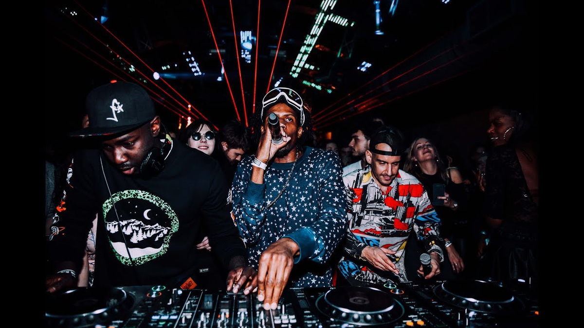 Photo of set Heartless Crew.