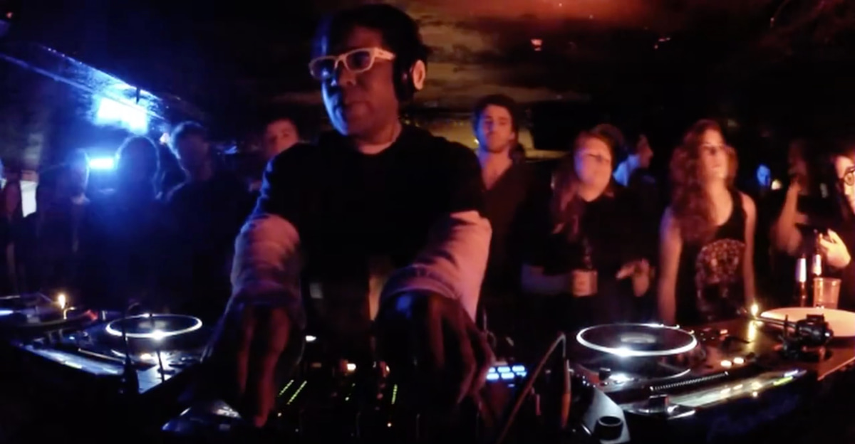 Photo of set Kai Alcé.