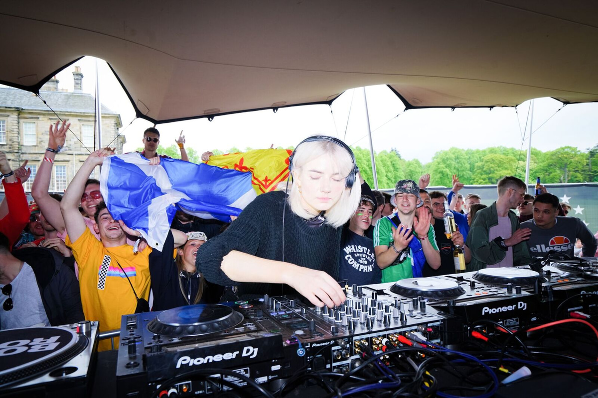 Photo of set Éclair FiFi.