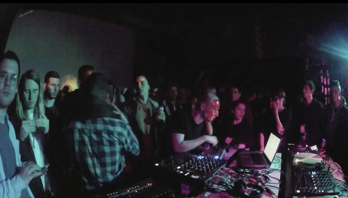 Photo of set Redshape.