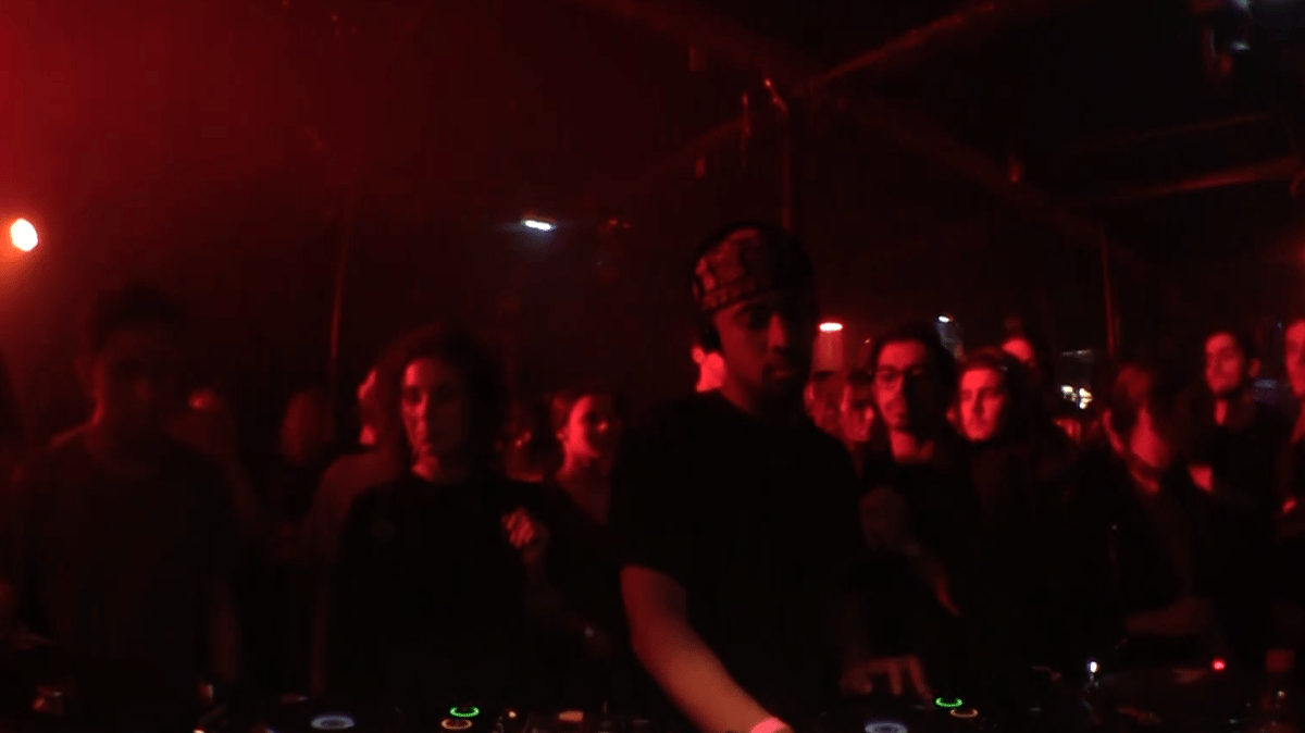 Photo of set Manaré.