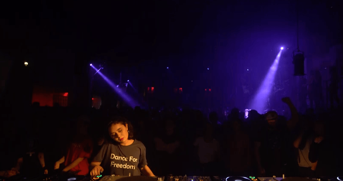 Photo of set Nicole.