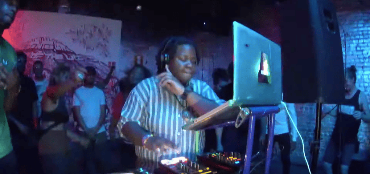 Photo of set Boston Chery.