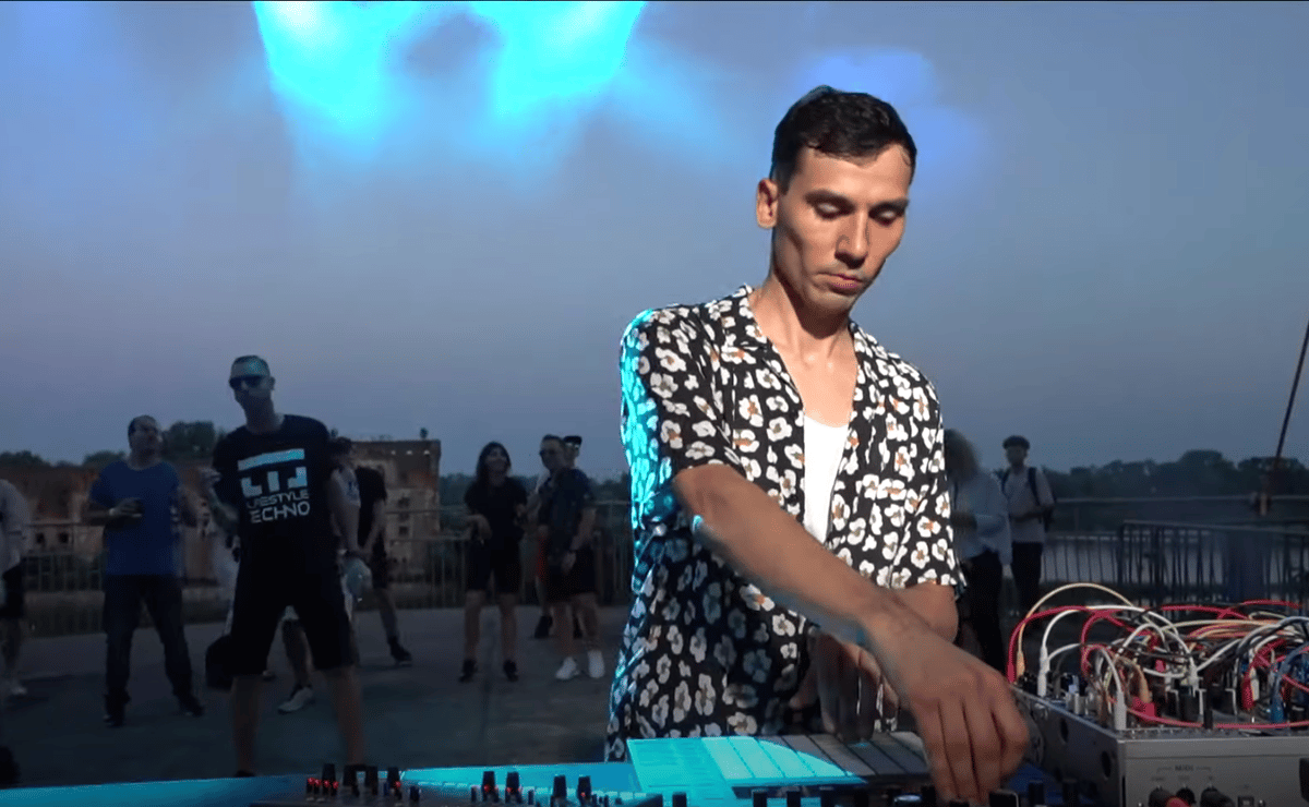 Photo of set MANOID.