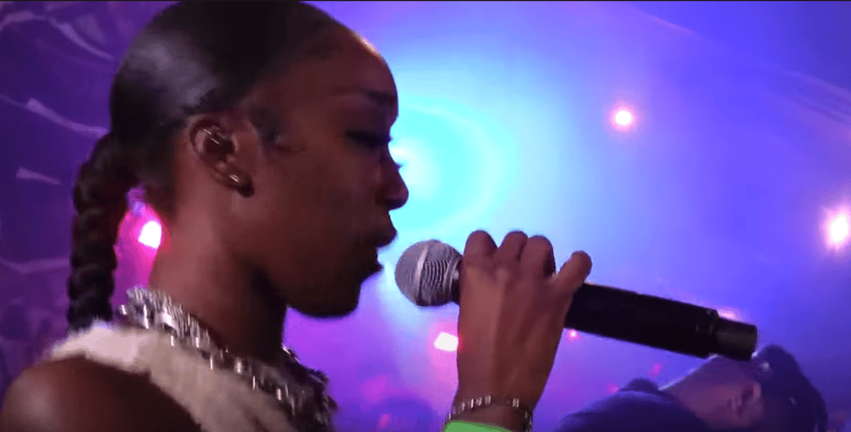 Photo of set Tomi Agape.