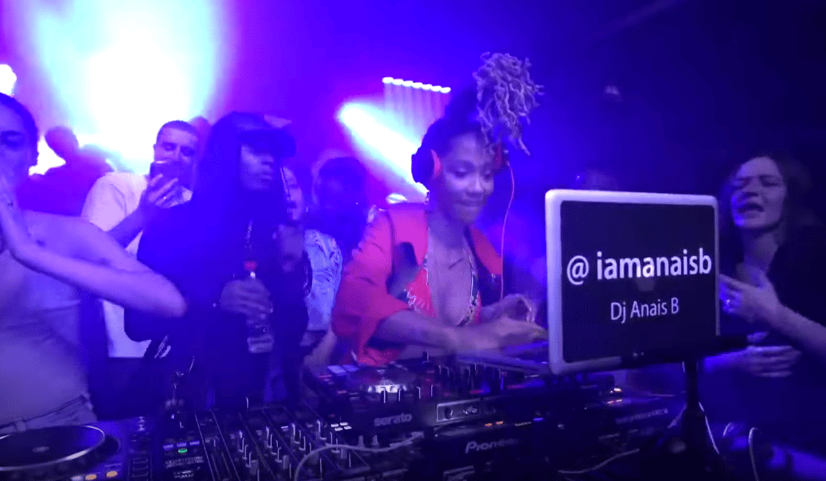 Photo of set Anais B.