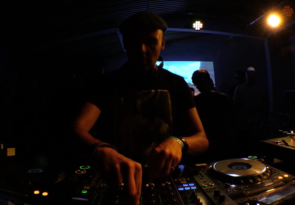 Photo of set Adesse Versions.