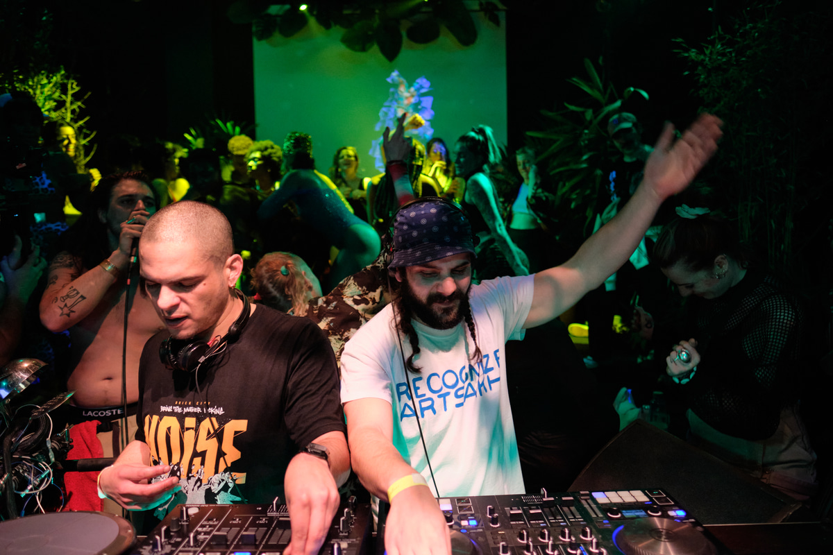 Photo of set Baja Frequencia.