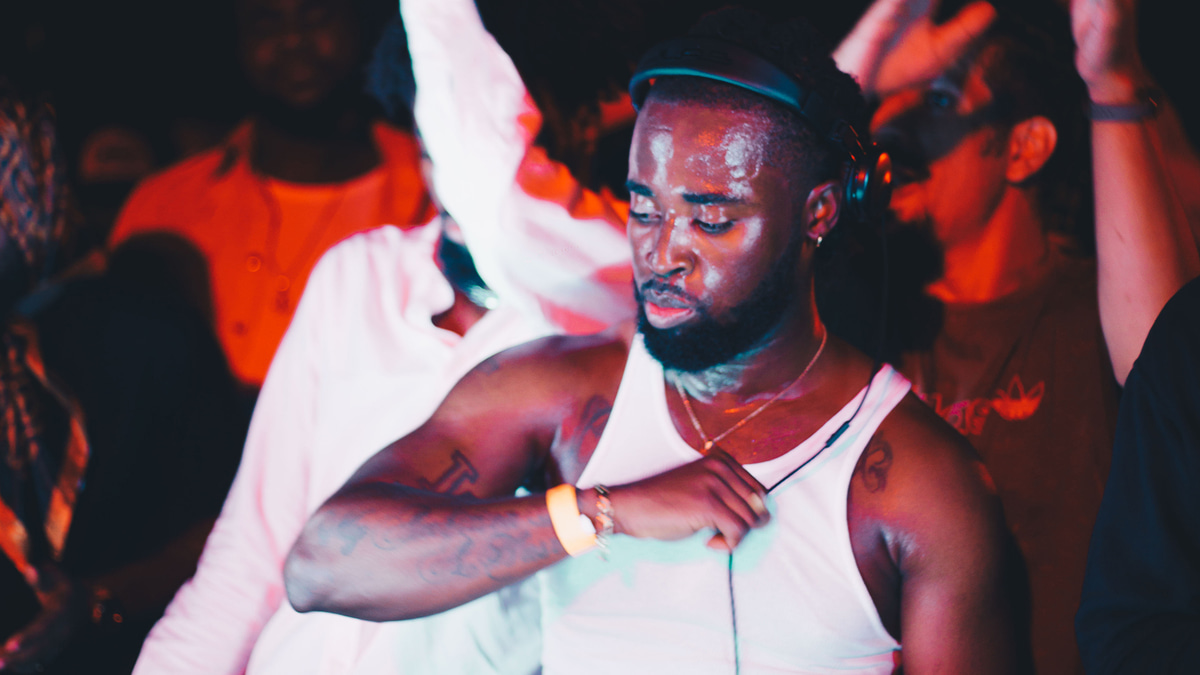 Photo of set BLAQ PAGES.