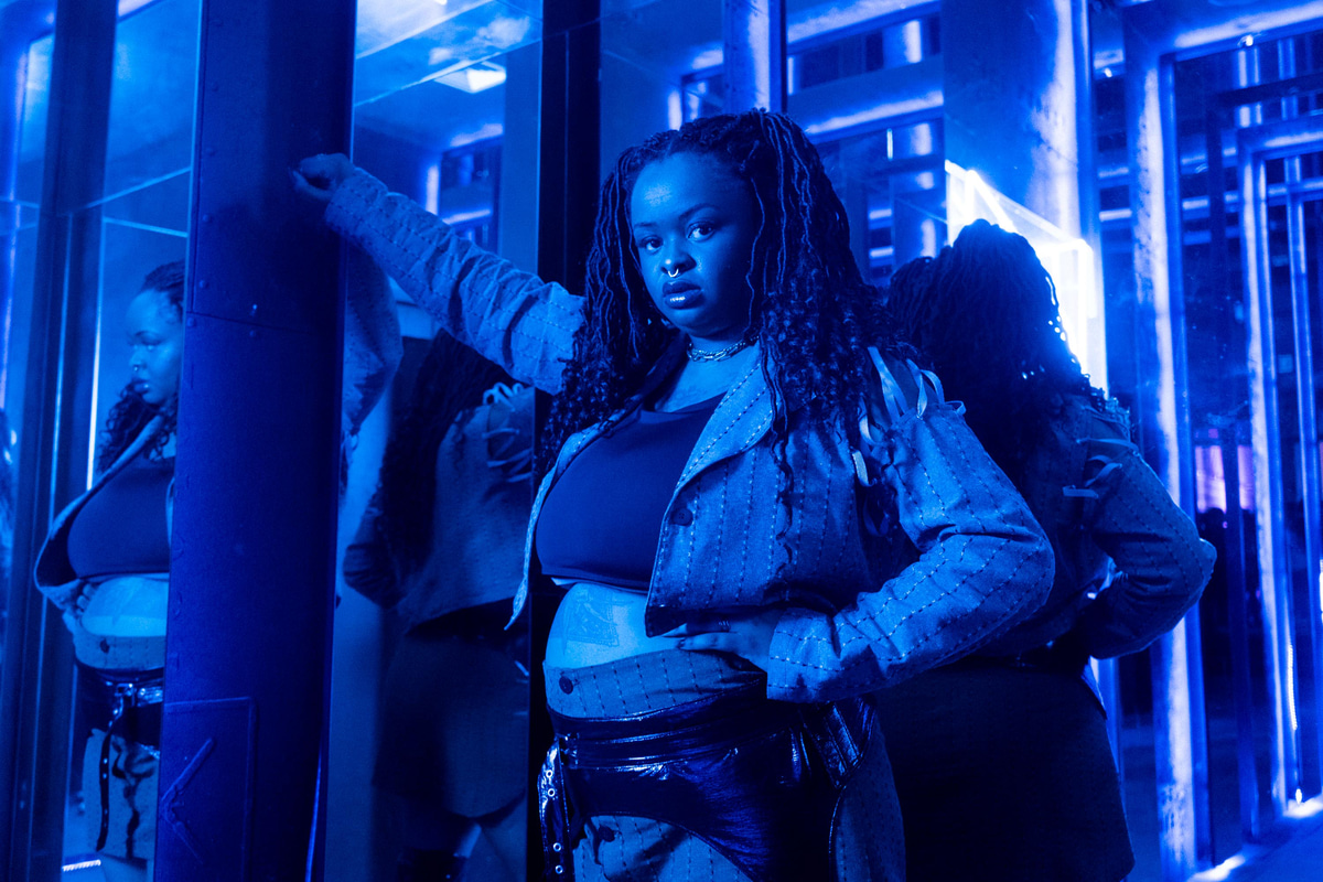 Photo of set Tássia Reis.