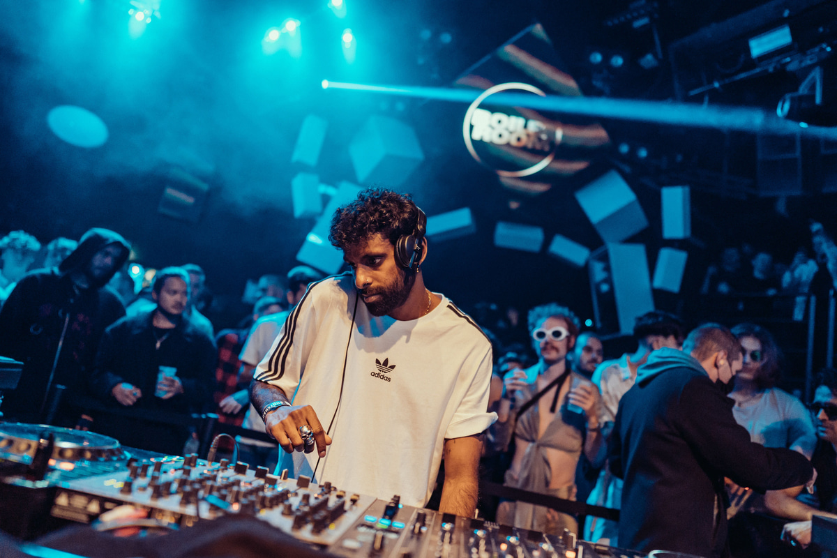 Photo of set Cressida.