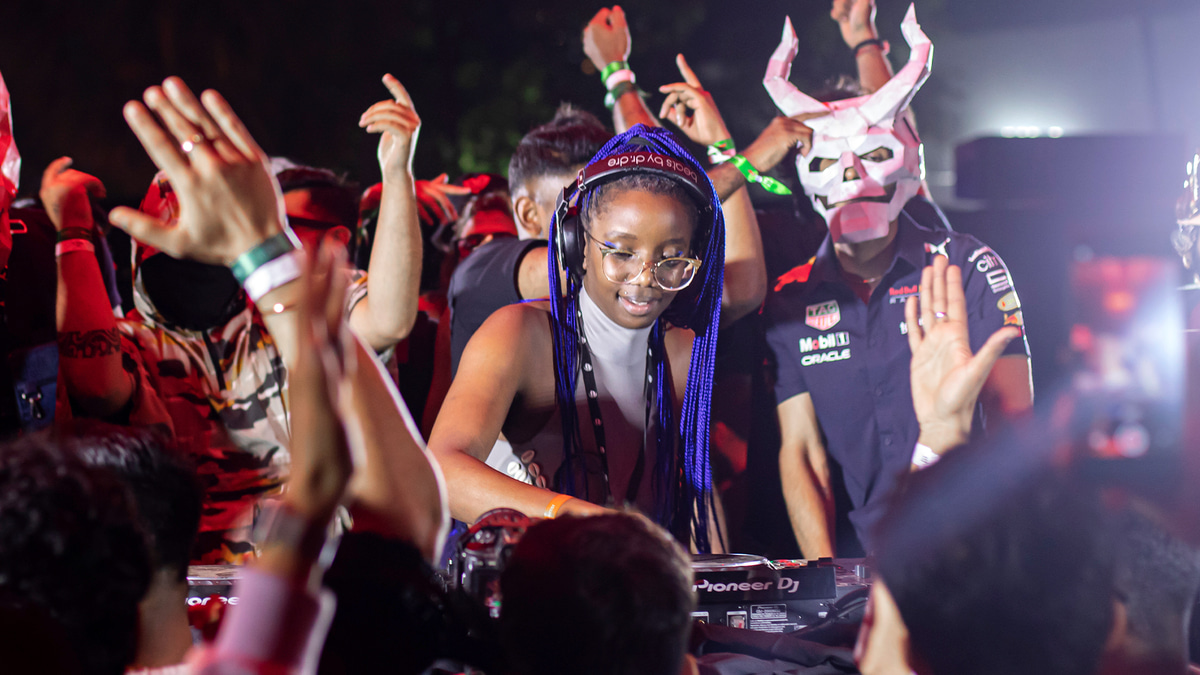 Photo of set Kampire.