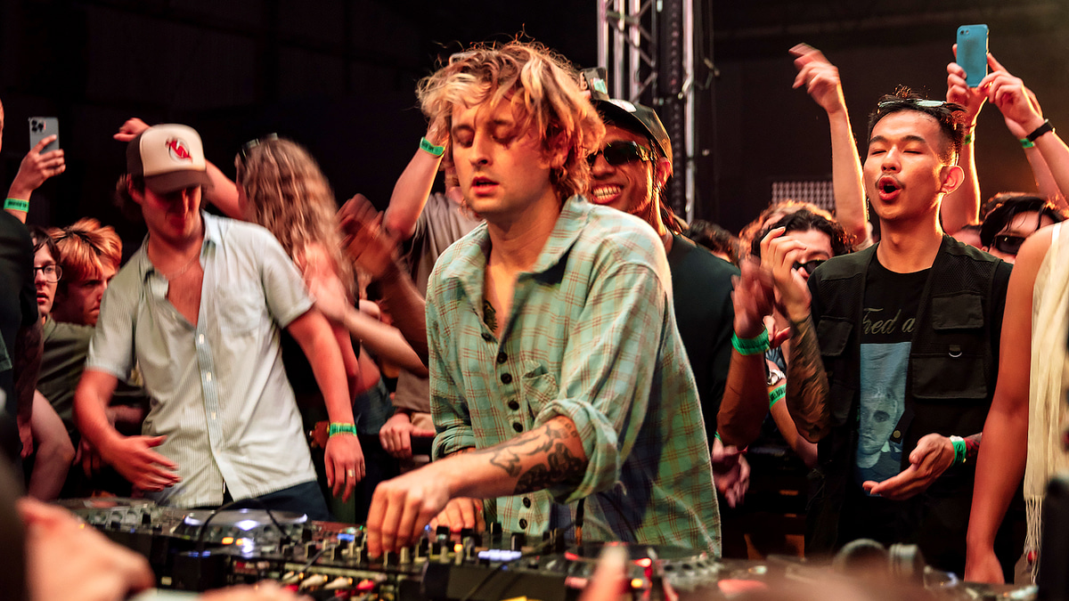 Photo of set Mall Grab.