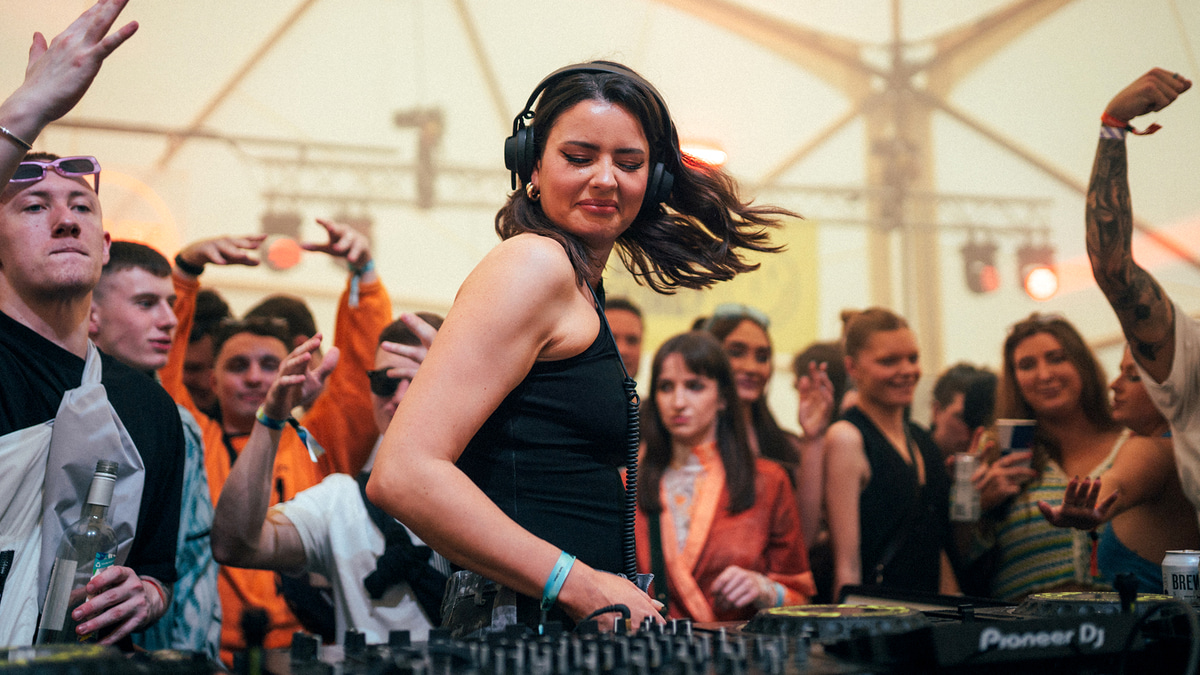 Photo of set Sarah Story.