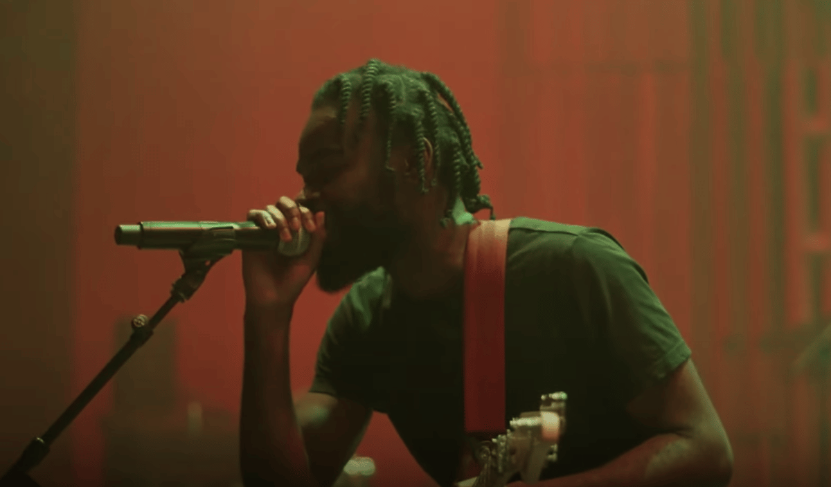 Photo of set Mansur Brown.