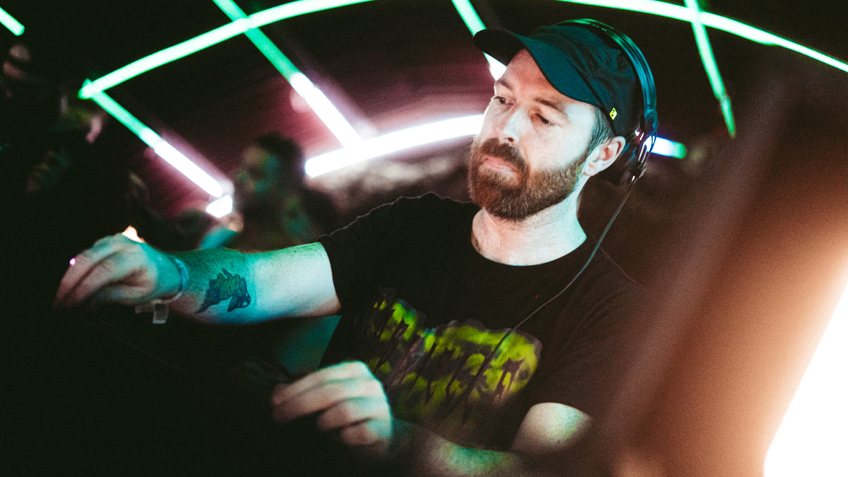 Photo of set Sean Rickett.