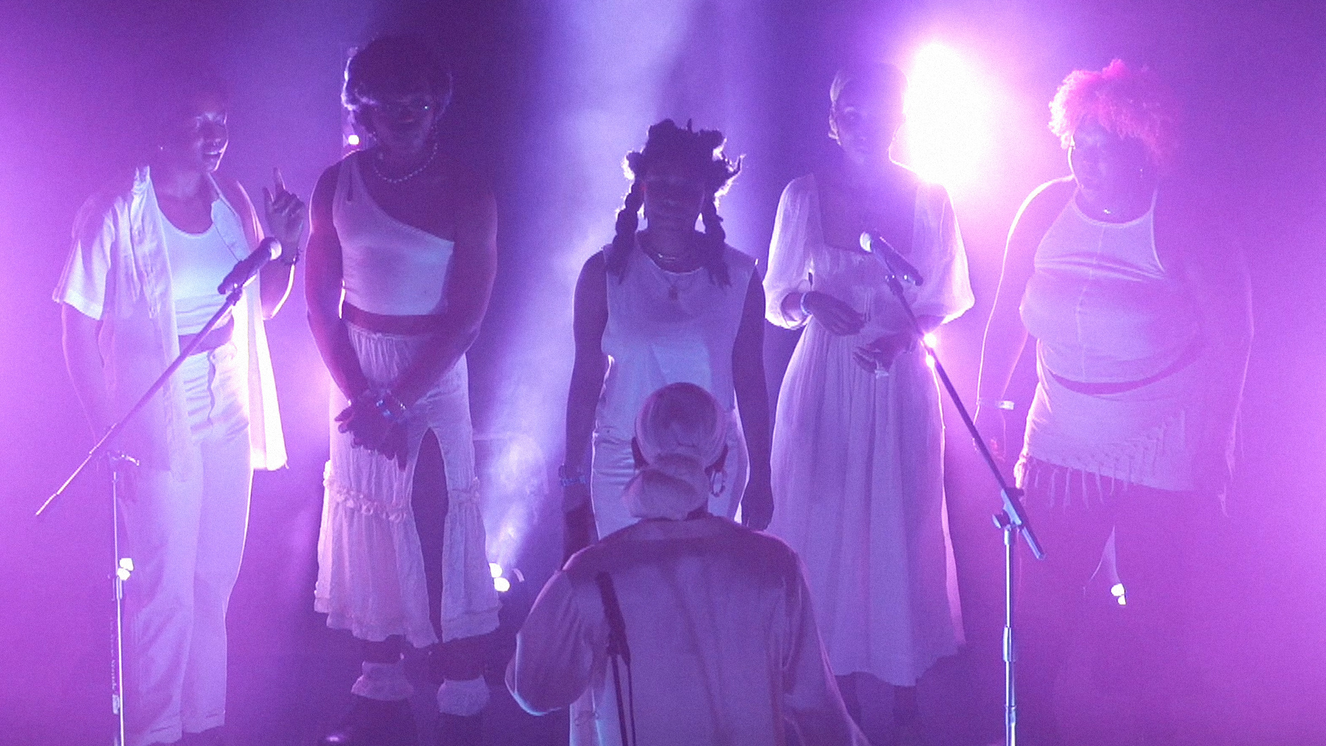 Photo of set Voyage Choir.